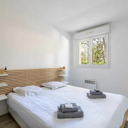 Comfort And Serenity With A-c, Parking And Balcony Κάννες