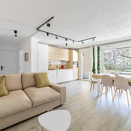 Comfort And Serenity With A-c, Parking And Balcony *