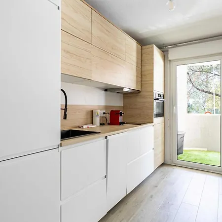 Διαμέρισμα Comfort And Serenity With A-c, Parking And Balcony *