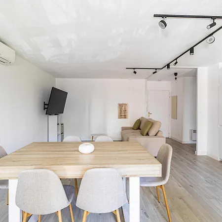 Comfort And Serenity With A-c, Parking And Balcony Lägenhet