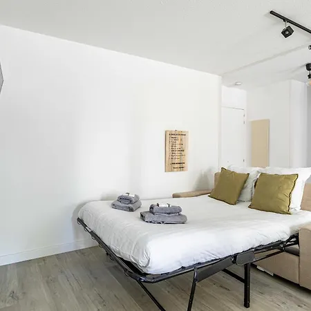 Comfort And Serenity With A-c, Parking And Balcony *