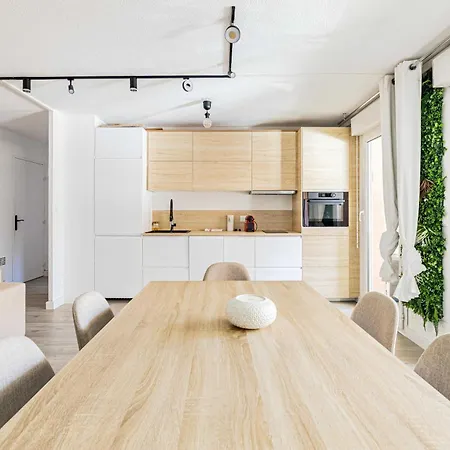 Apartment Comfort And Serenity With A-c, Parking And Balcony